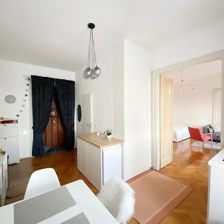 Bright 45m2 - Free Parking - Wifi *