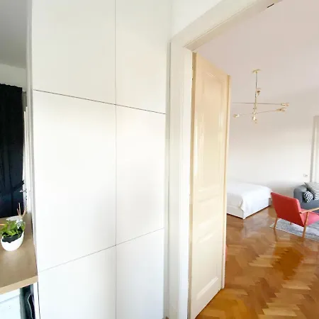 Bright 45m2 - Free Parking - Wifi Apartman *